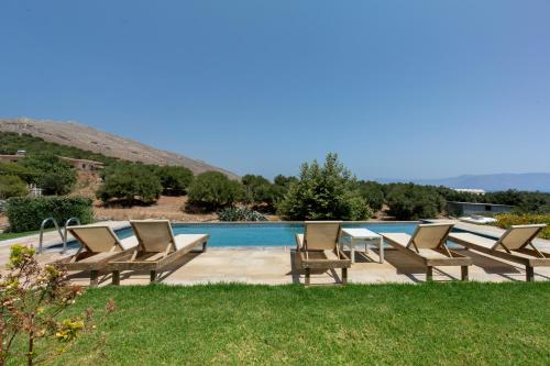 Agarathos Traditional Rooms with Pool