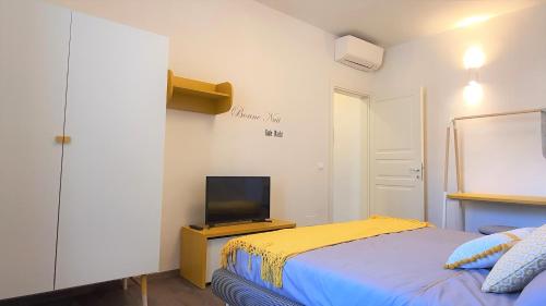 Elegant Yellow Apartment In San Gallo Firenze - image 2