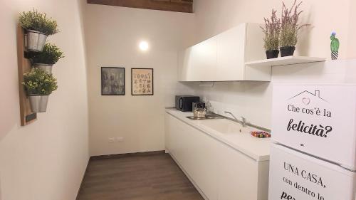 Elegant Yellow Apartment In San Gallo Firenze - image 7
