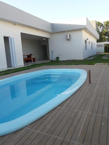 Casa novinha com piscina próximo da praia