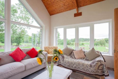 Beautiful mountain views & private hot tub in Templepatrick