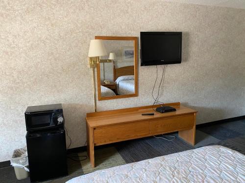 Riverfront Lodge in Burkesville, USA