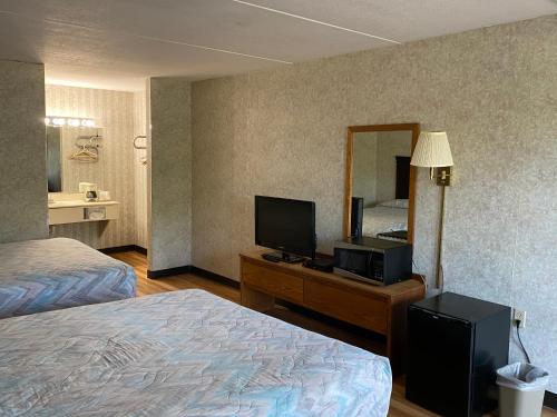 Riverfront Lodge in Burkesville, USA