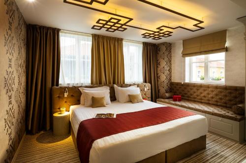 Gallery 37 Powered by ASTON Room Type - Premium Triple Room