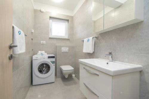 Three-Bedroom Apartment Standard image 3