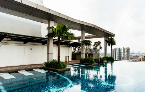 Aurora Pavilion Bukit Jalil by Ody Suites near Giant Hypermart Bandar Kinrara