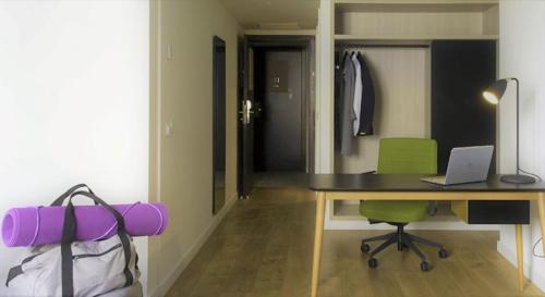 Deluxe Double Room image 6