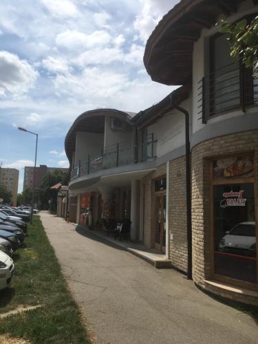 . Kondé Apartments C