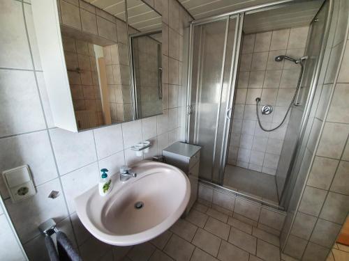 Phòng tắm, Ferienwohnung Schwarzwaldblick in Unterreichenbach