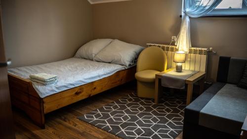 1 double bed, 1 twin bed