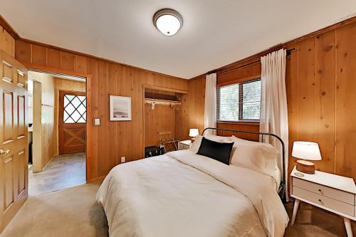 Classic Chalet Hideaway in Moonridge home - main image