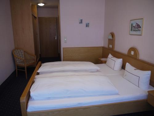 2 twin beds