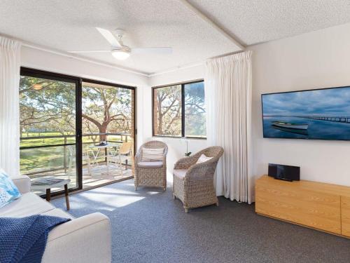 Intrepid 1 3 Intrepid Close Amazing views of Shoal Bay only 100m from the Beach