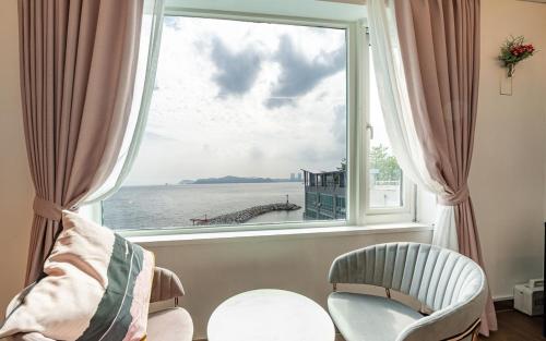 Deluxe Double Room with Sea View image 7