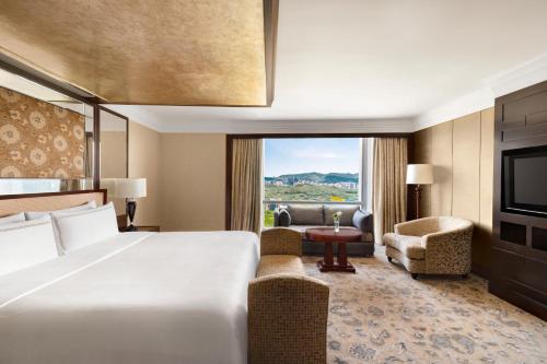 Futian Shangri-La, Shenzhen,Near to Shenzhen Convention&Exhibition Centre, Futian Railway Station