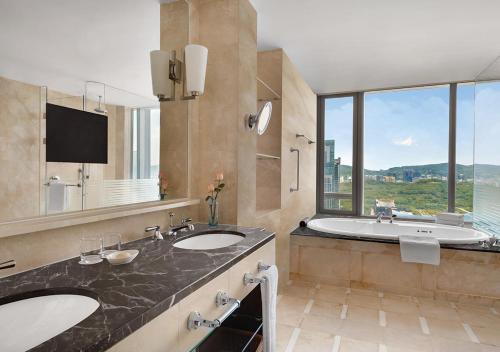 Futian Shangri-La, Shenzhen,Near to Shenzhen Convention&Exhibition Centre, Futian Railway Station