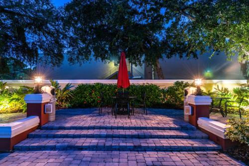 Holiday Inn Express Hotel & Suites Bradenton West By IHG - image 3
