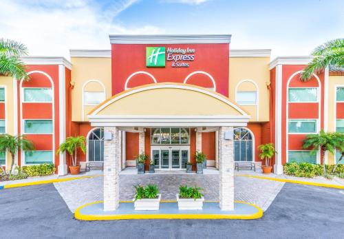 Holiday Inn Express Hotel & Suites Bradenton West, an IHG Hotel