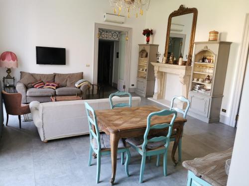 Piazza Marina Chic - image 13