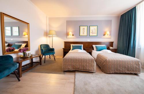 2 twin beds