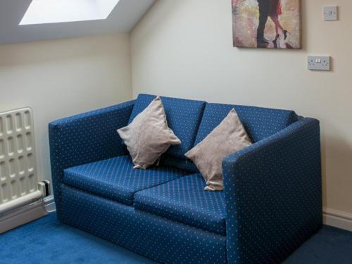 Room, family, shower, 3 beds