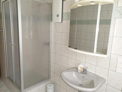 Single Room with Shared Bathroom