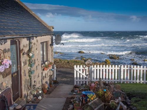 Pew with a View - Seafront Cottages - Sandhaven