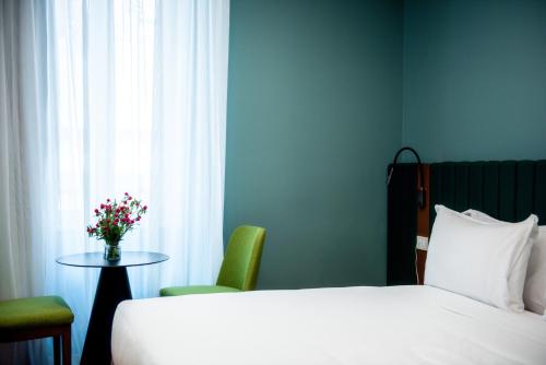 Superior Double Room image 10