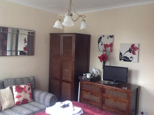 The Safe Harbour Hotel - image 8