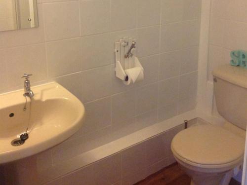 The Safe Harbour Hotel - image 12