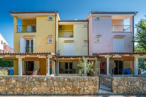 ทางเข้า, Guki Reihenhäuser (Guki Reihenhauser) in วันตาชิชิ