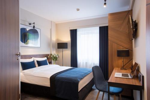Ascot Premium Hotel - image 14