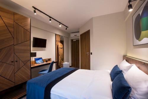 Ascot Premium Hotel - image 6