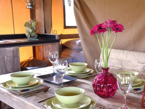 Зручності, Carr's Hill Luxury Safari Tents in Денні