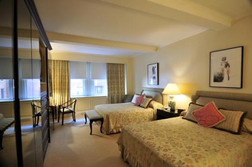 One-Bedroom Suite with Two Queen Beds image 6