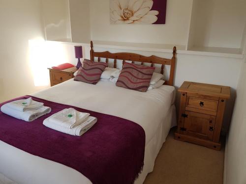 2 bedrooms, 5 beds