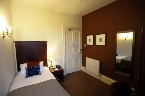Ben Wyvis Hotel - image 4