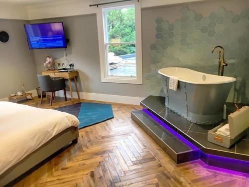 room detail thumbnail 1