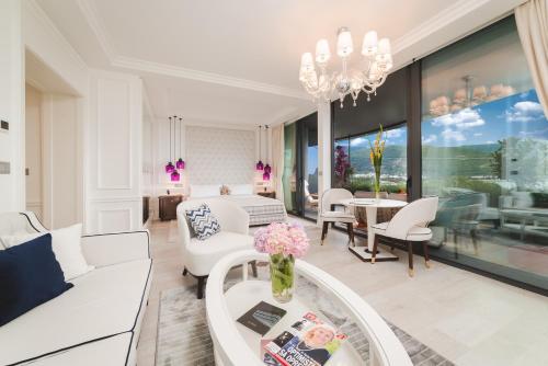 Executive Junior Suite with Terrace and Sea View  image 9