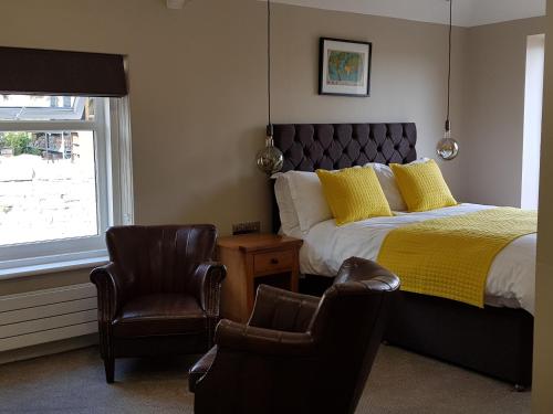 The Bowes Hotel - main image