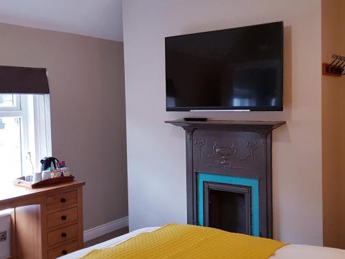 The Bowes Hotel - image 6
