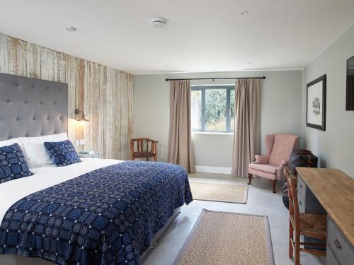 2 twin beds
