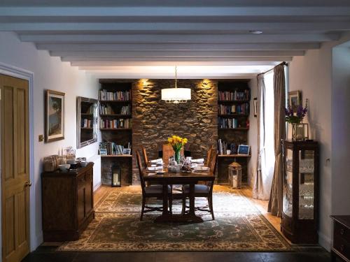 Pengelly Farmhouse B&B - Tap to explore photos