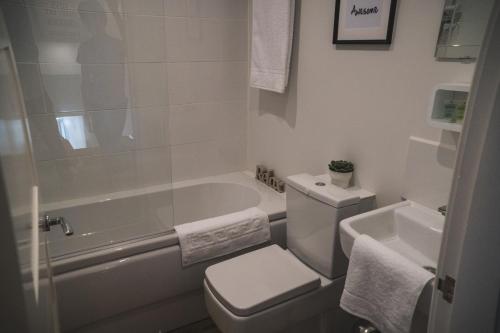Bathroom, The Hive Apartment in Marple