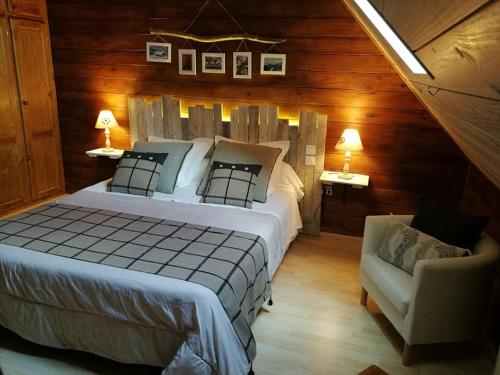 1 queen bed, 2 twin beds