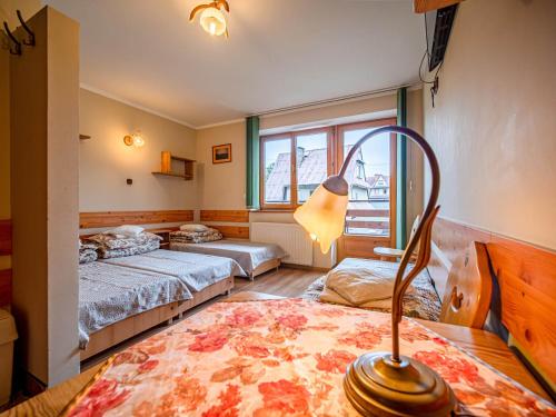 4 twin beds