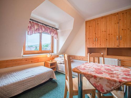 4 twin beds