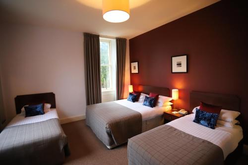 Ben Wyvis Hotel - image 10