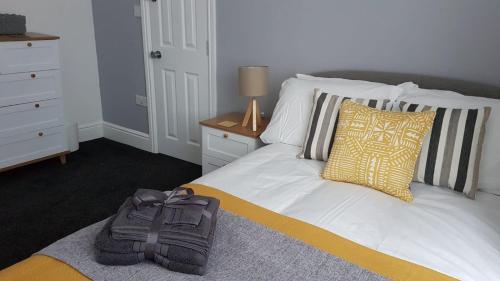Townhouse @ Birches Head Road Stoke - Accommodation - Stoke on Trent