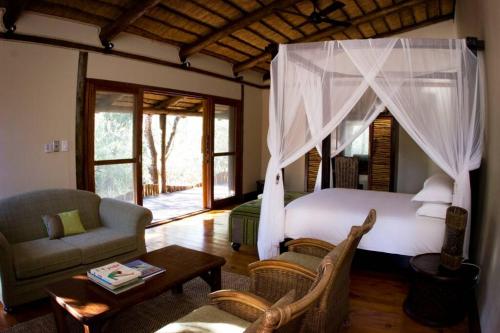 Ihlozi Bush Lodge